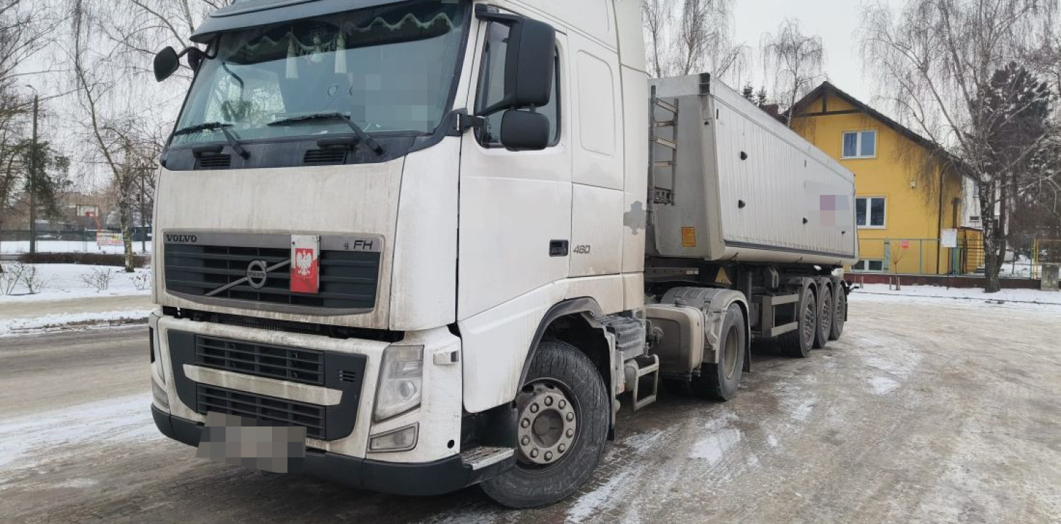 Pakość.online - Uszkodzona szyba i zużyte opony. Kierowca ciężarówki ukarany 