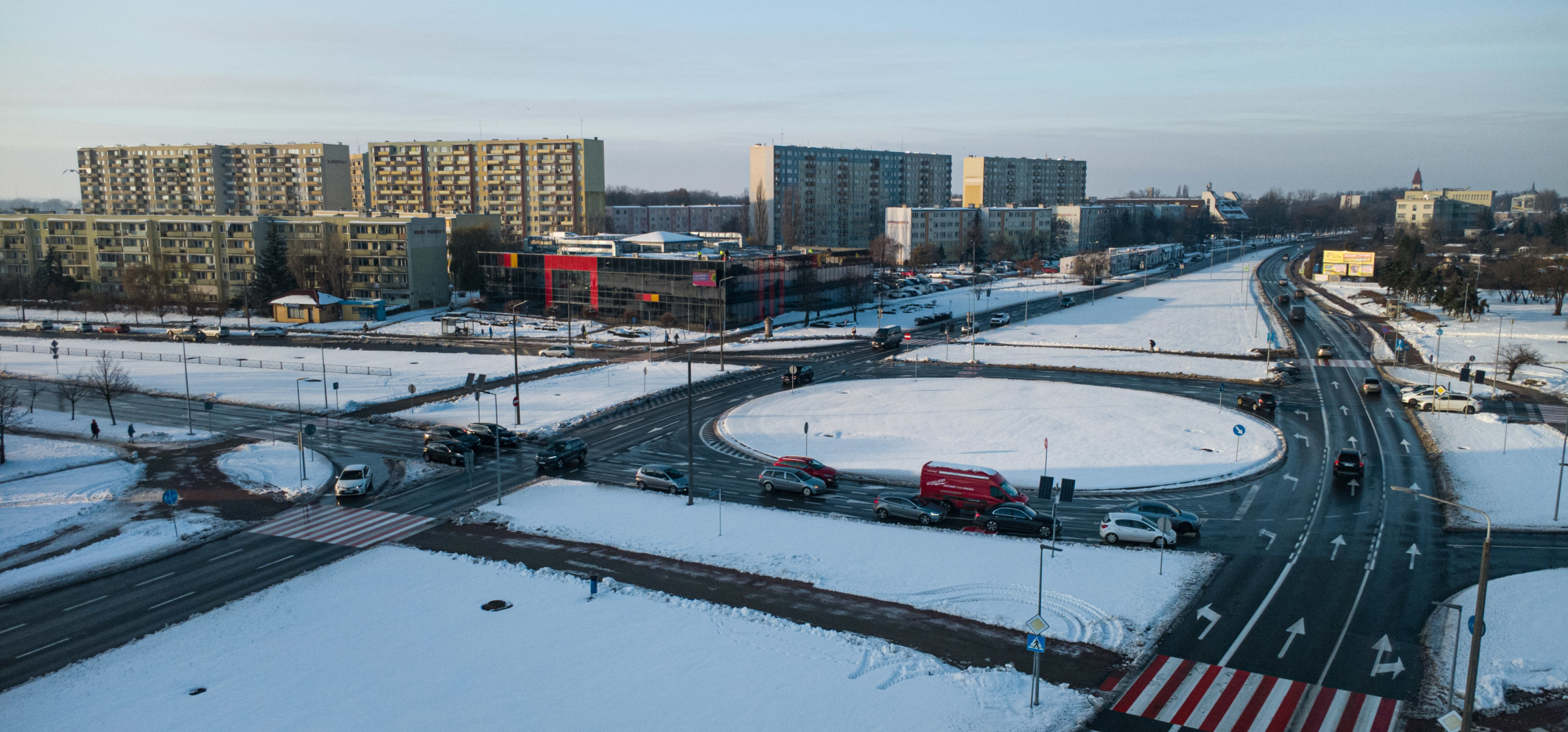 Piesi, czy kierowcy. Kto popełnił więcej wykroczeń?