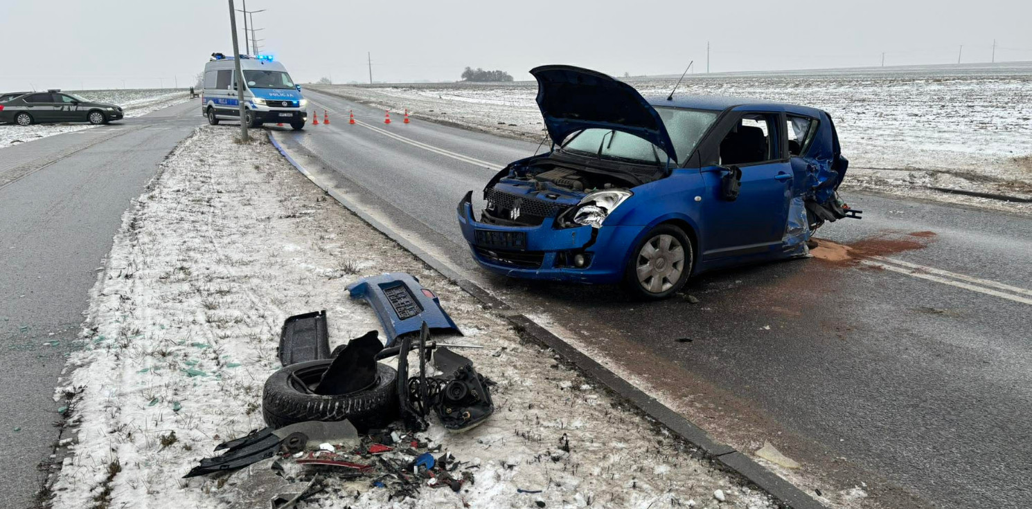 Inowrocław - Szklanka na drogach. Zablokowany "łącznik" po zderzeniu czterech aut