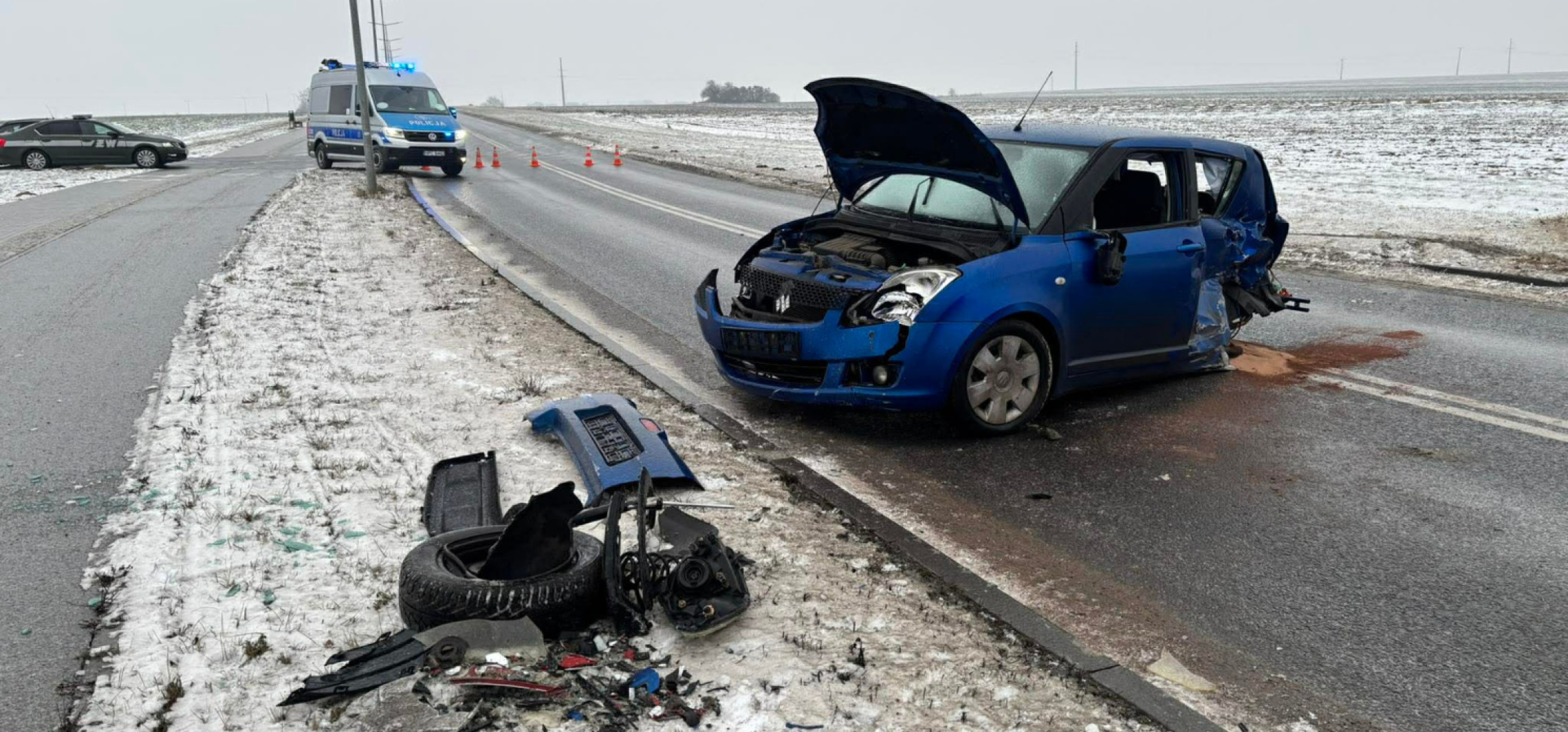 Szklanka na drogach. "Łącznik" był zablokowany po zderzeniu czterech aut