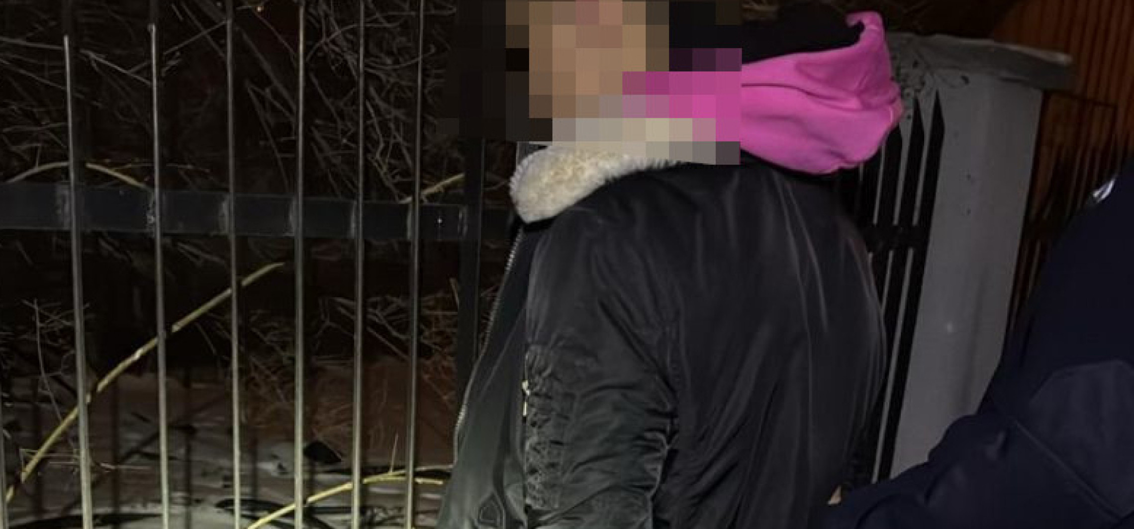 Włamał się do garażu i okradł auta. Zdradziły go... ślady na śniegu