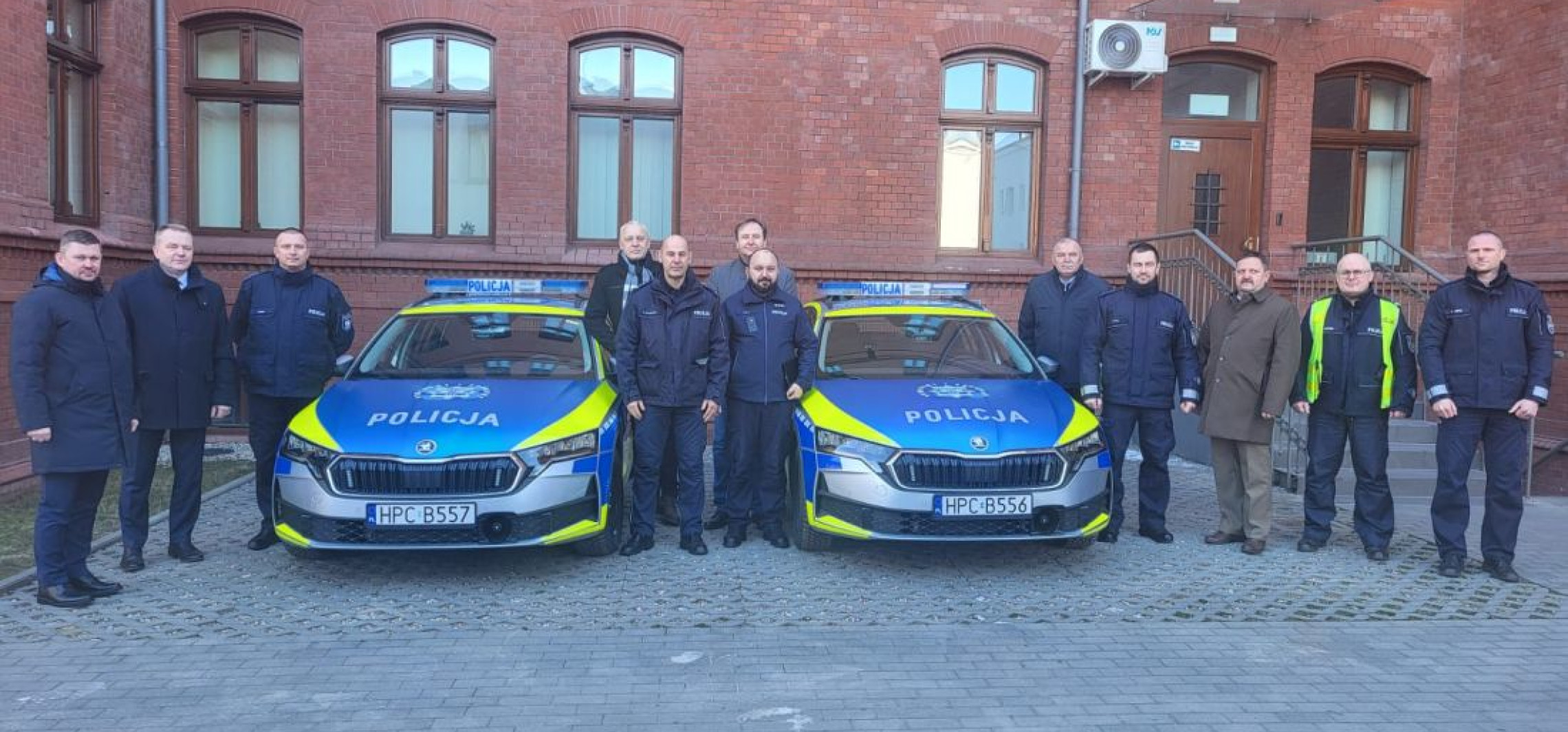 Dwa nowe radiowozy w inowrocławskiej policji