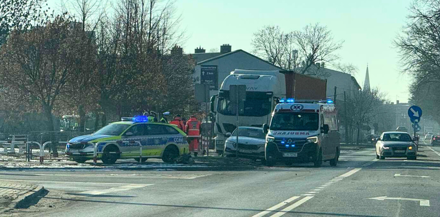 Inowrocław - Zderzenie z udziałem ciężarówki na Toruńskiej