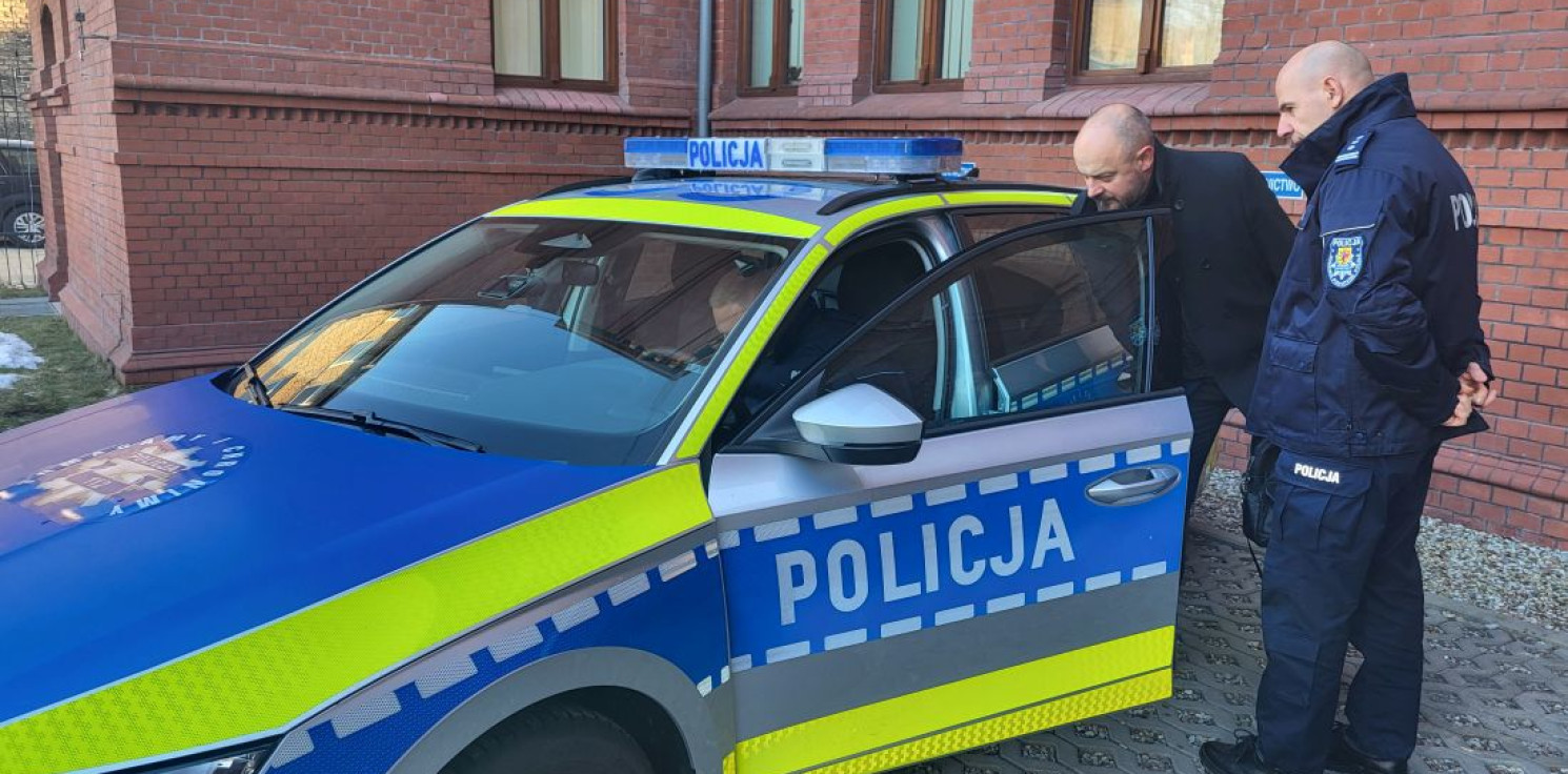 Inowrocław - Policjanci z Pakości dostali nowy radiowóz