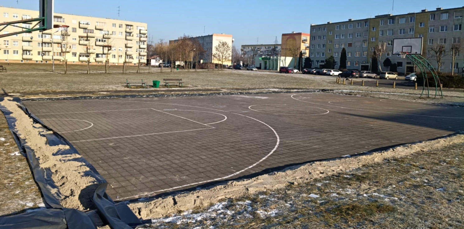 Kruszwica.online - W Kruszwicy, w środku osiedla powstaje ślizgawka