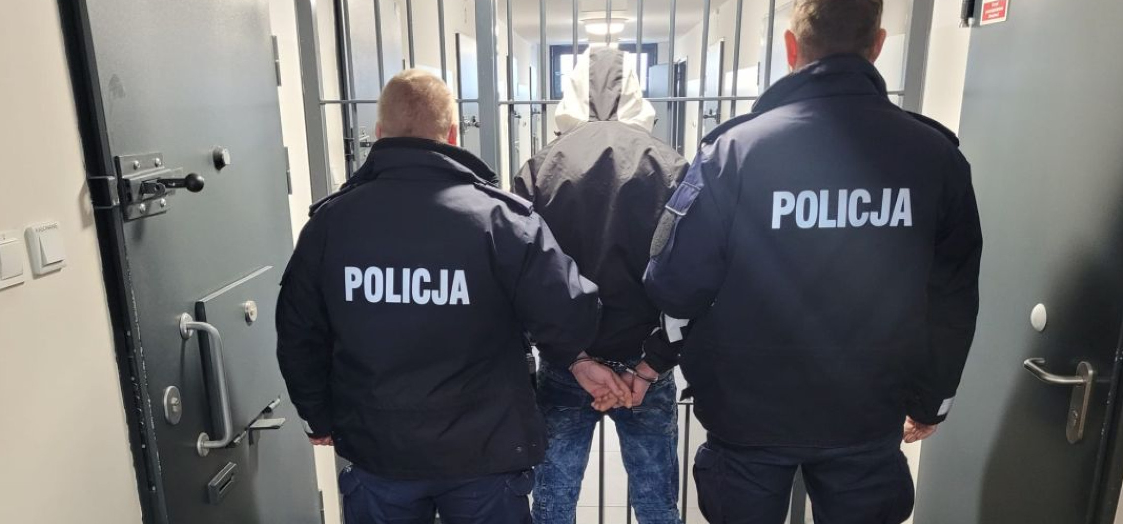 Zgłoszenie o zalaniu mieszkania ujawniło narkotyki