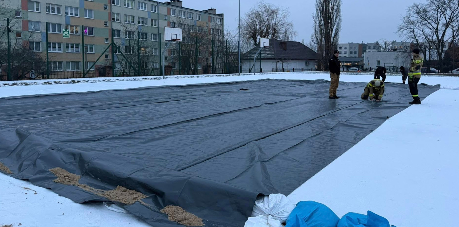 Inowrocław - W Inowrocławiu powstaje kolejne tymczasowe lodowisko