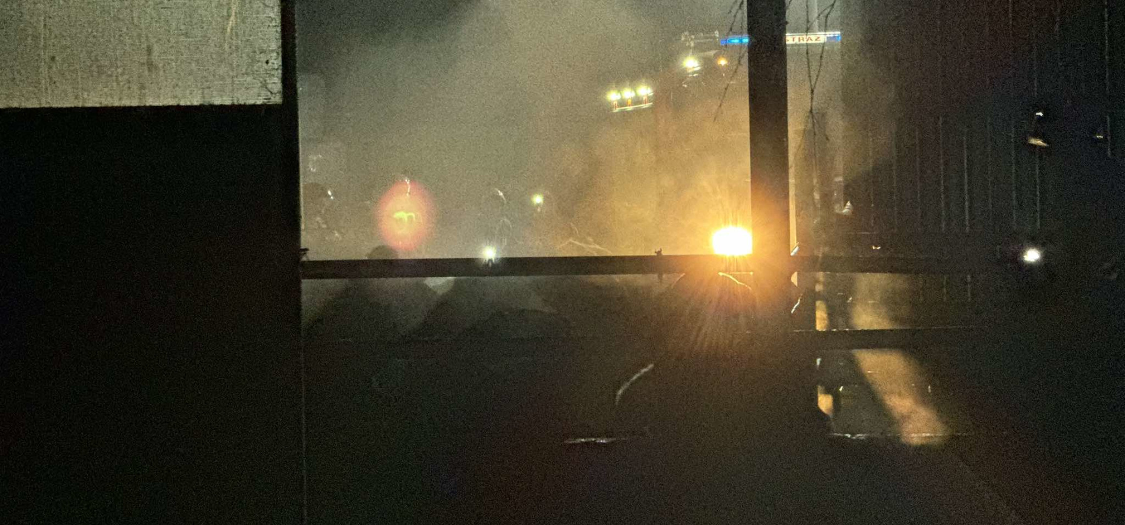 Duży pożar wiaty. W środku dziesiątki sztuk bydła