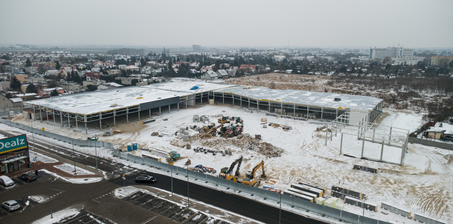 Inowrocław - Nowe centrum handlowe rośnie, jak na drożdżach
