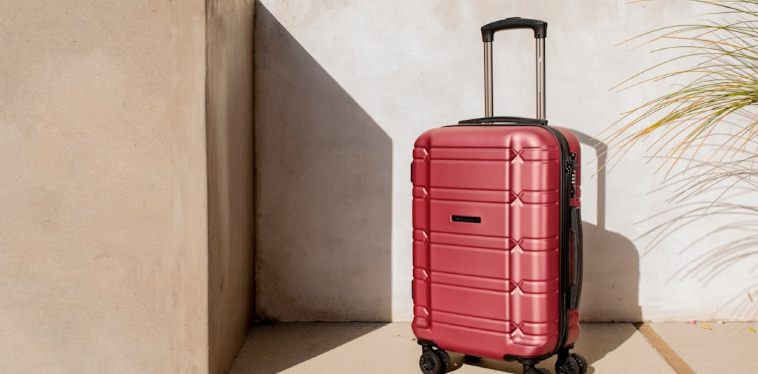 Region - Walizka do samolotu – jak wybrać model zgodny z wymaganiami linii lotniczych?