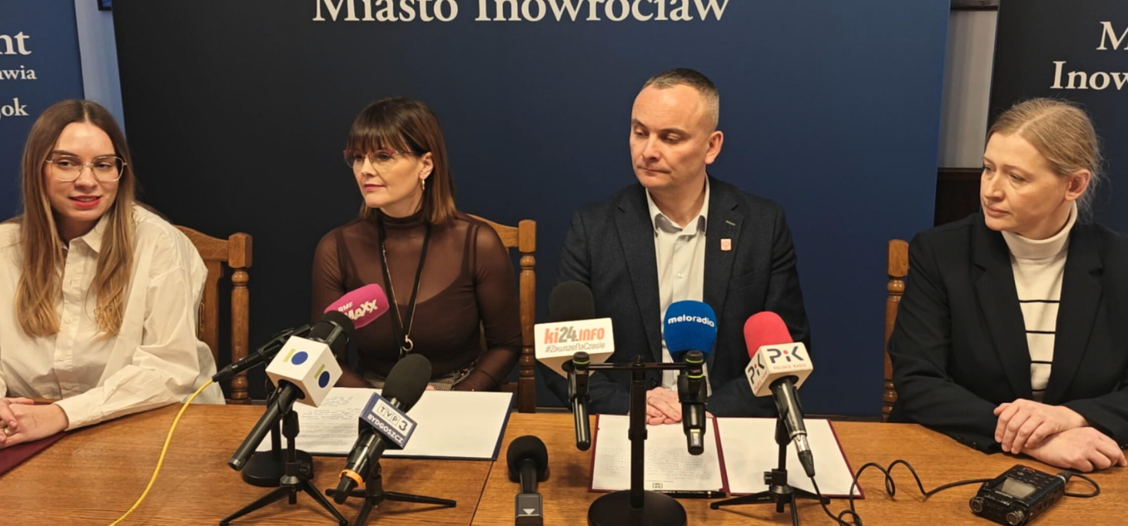 Prezydent o scenach na sesji: biegający, uśmiechnięci radni