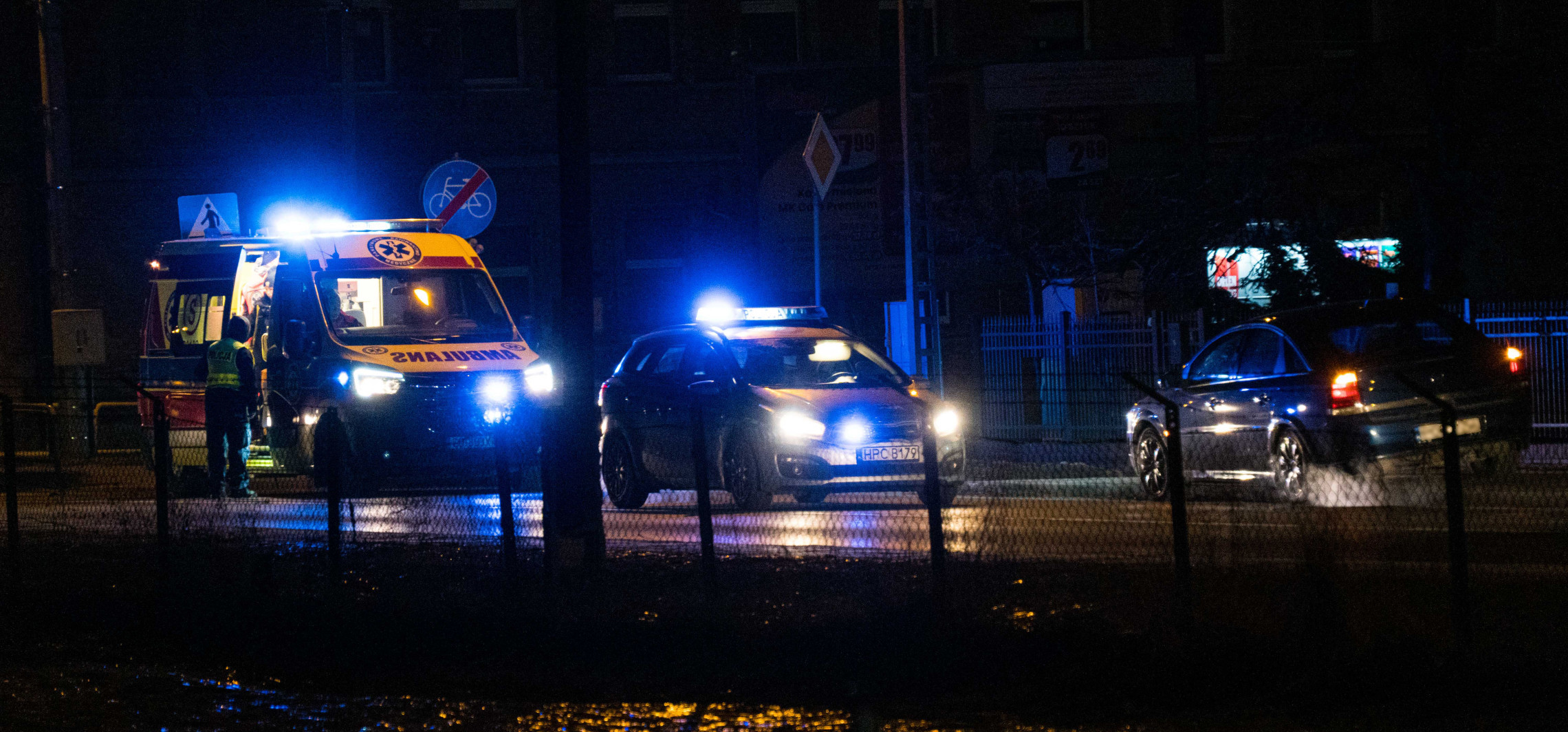 Wypadek na Św. Ducha. Opel wjechał w pieszego na pasach