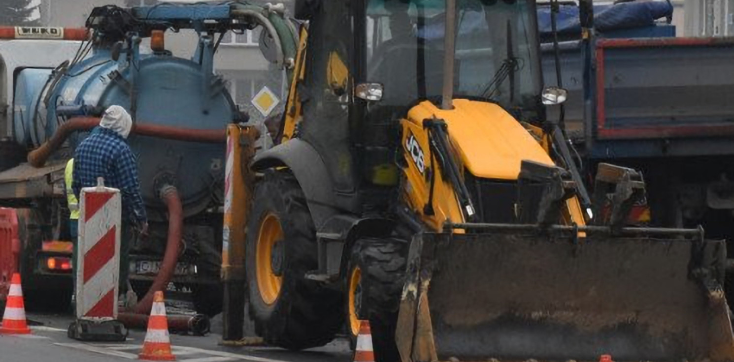Inowrocław - Zamknięty odcinek Szymborskiej. Pracuje tam ekipa "Wodociągów"