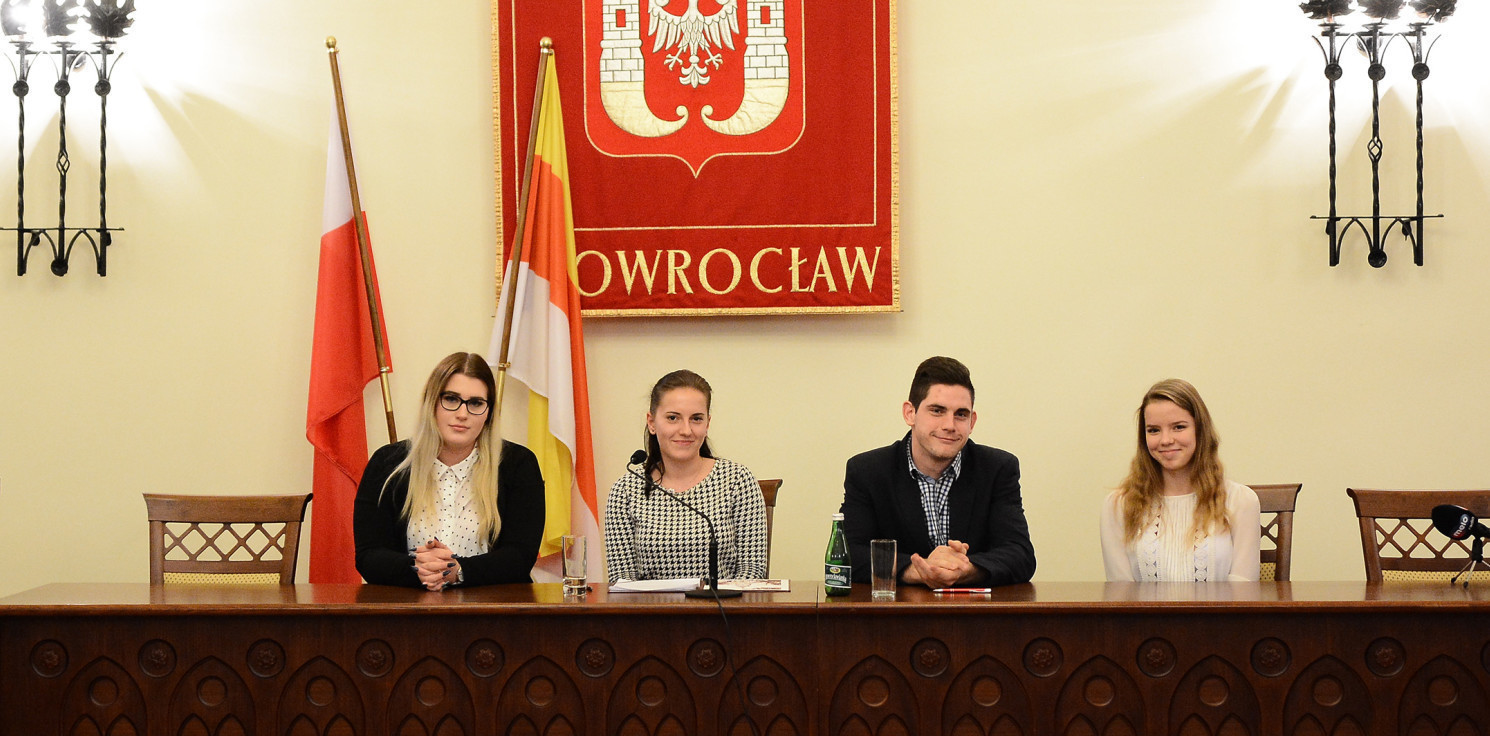 Inowrocław - Młodzi wracają do ratusza. "Nie jesteśmy dodatkiem do miasta"