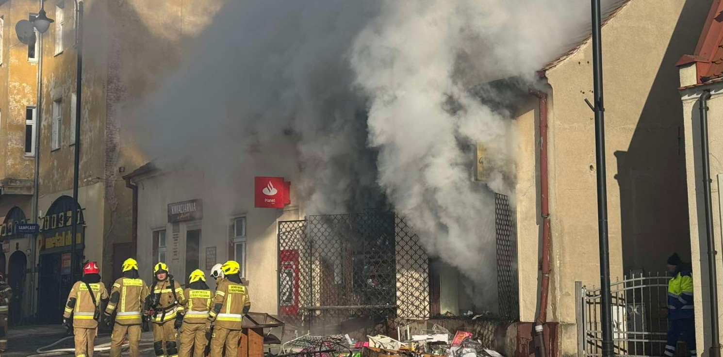 Kruszwica.online - "Stanęliście na wysokości zadania". Ciepłe słowa do strażaków od właścicielki spalonego sklepu