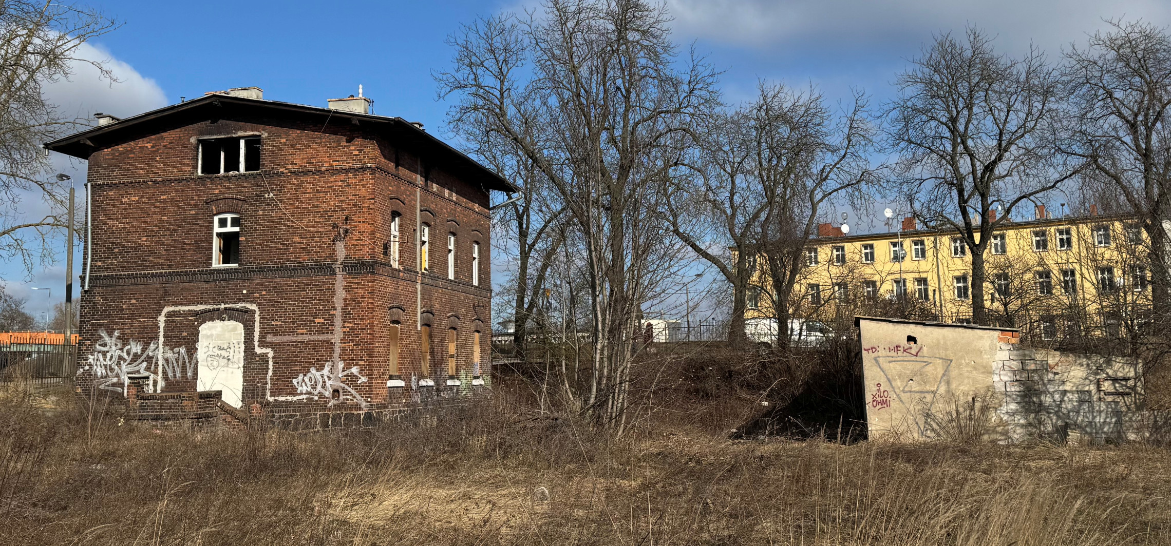 Budynek do rozbiórki. Wielokrotnie stawał w ogniu