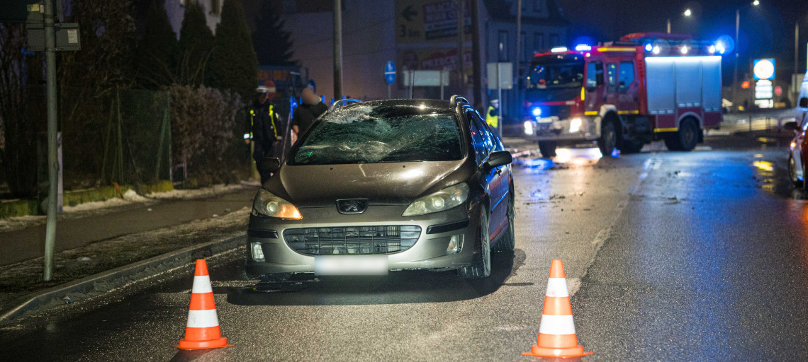 Pieszy zmarł, 28-latek usłyszał zarzuty. Ma zakaz opuszczania kraju