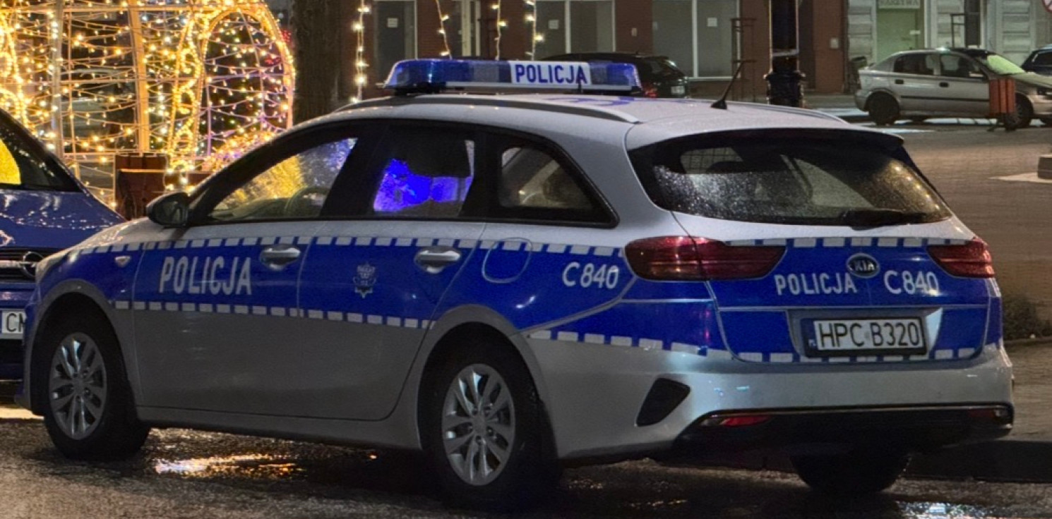 Strzelno - Nocne zatrzymanie na Rynku. 20-latek z zakazem prowadzenia aut i... marihuaną