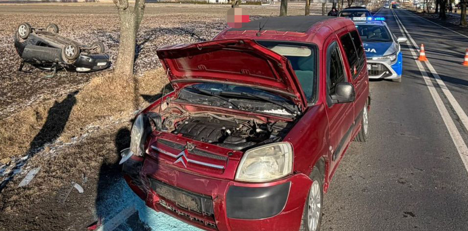 Radziejów - Trzy auta rozbite, jedno dachowało. Groźna kraksa w regionie