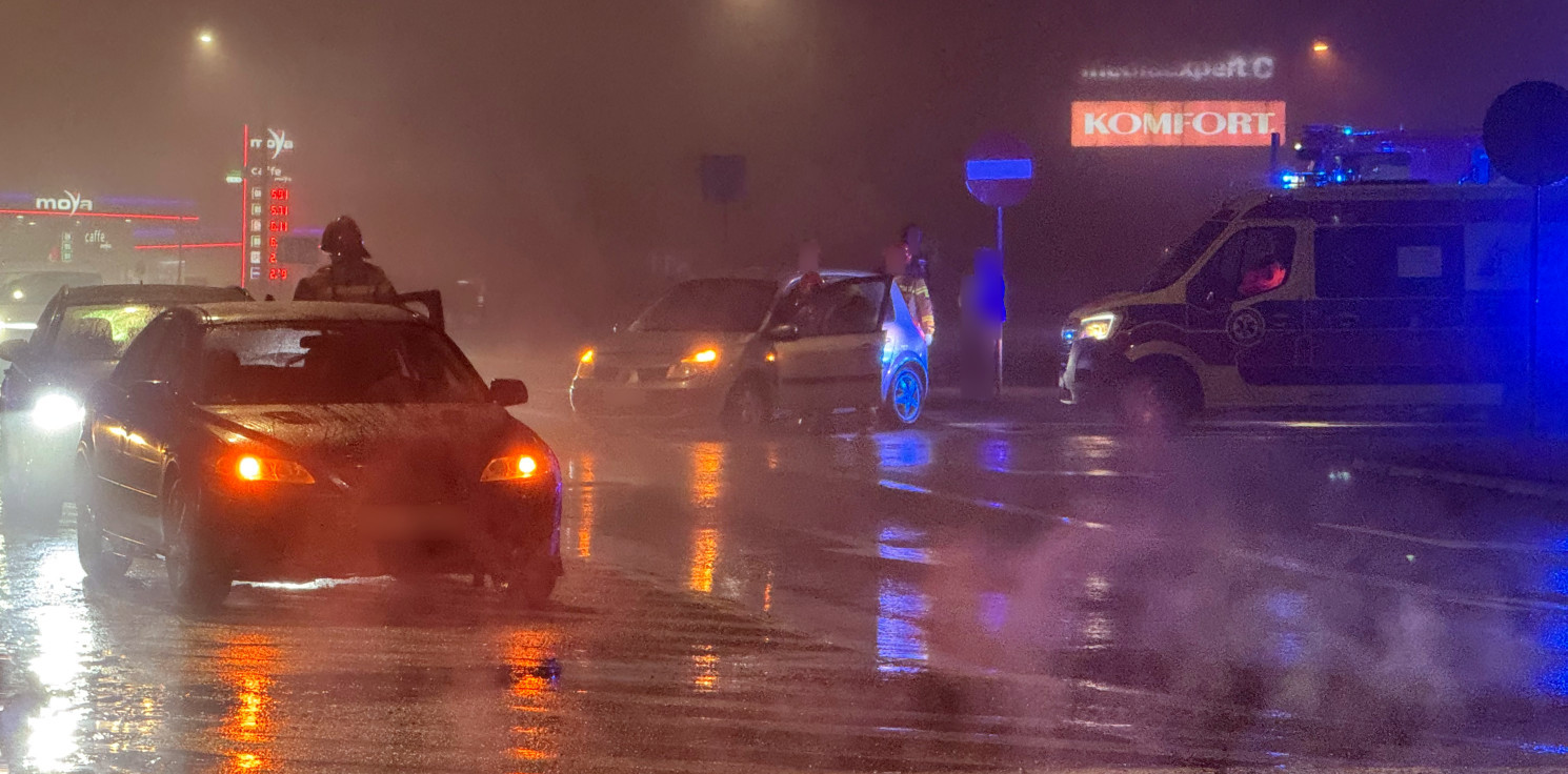 Inowrocław - Zderzenie osobówek na osiedlu Rąbin