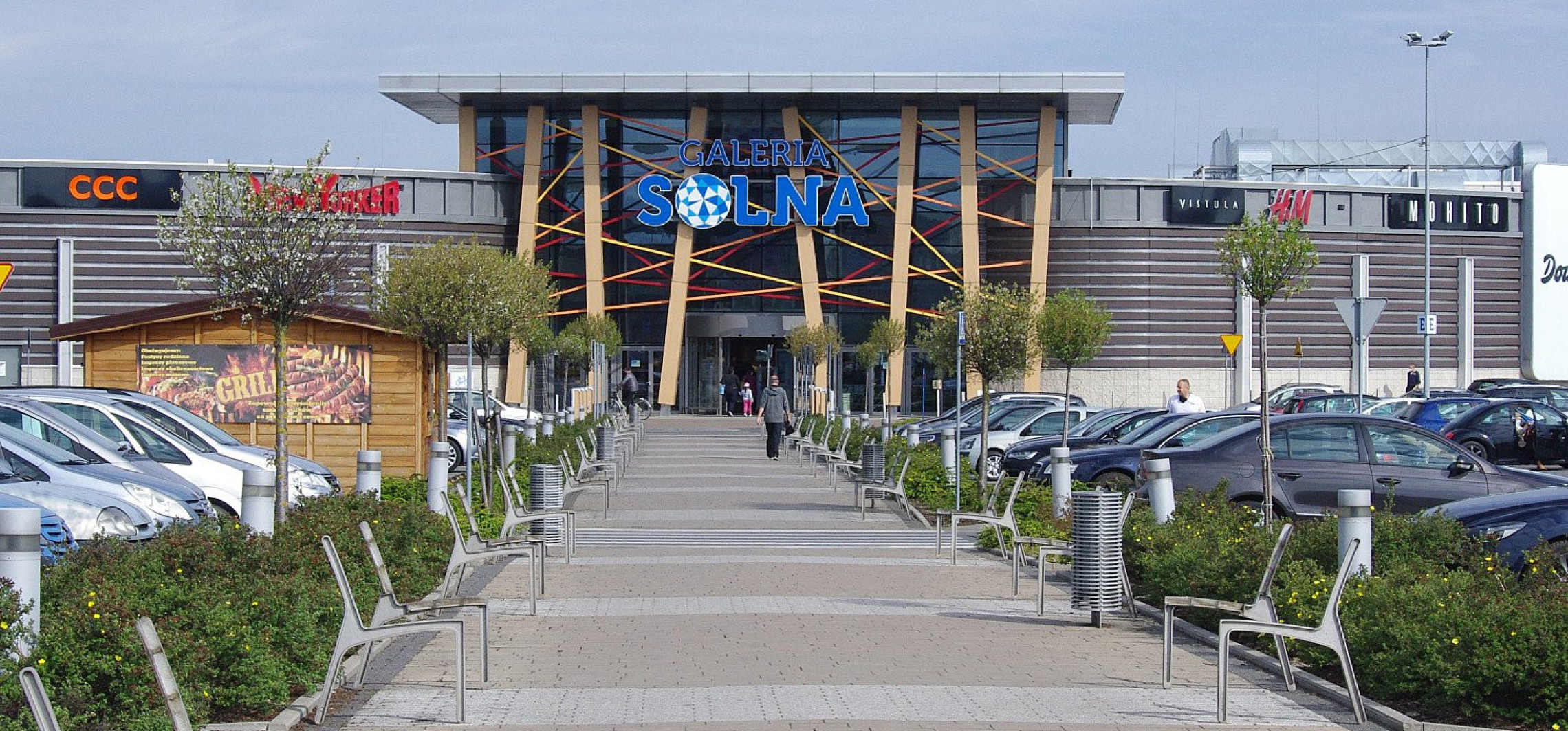 Policyjna akcja w galerii handlowej. Ośmioro pijanych nieletnich, mandaty i pouczenia