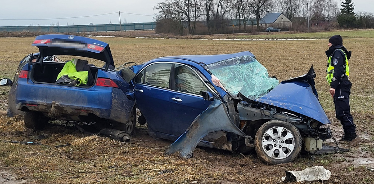 Kraj - To nie dwa auta, ale jedno. Tragedia na Kujawach - zginął 19-latek