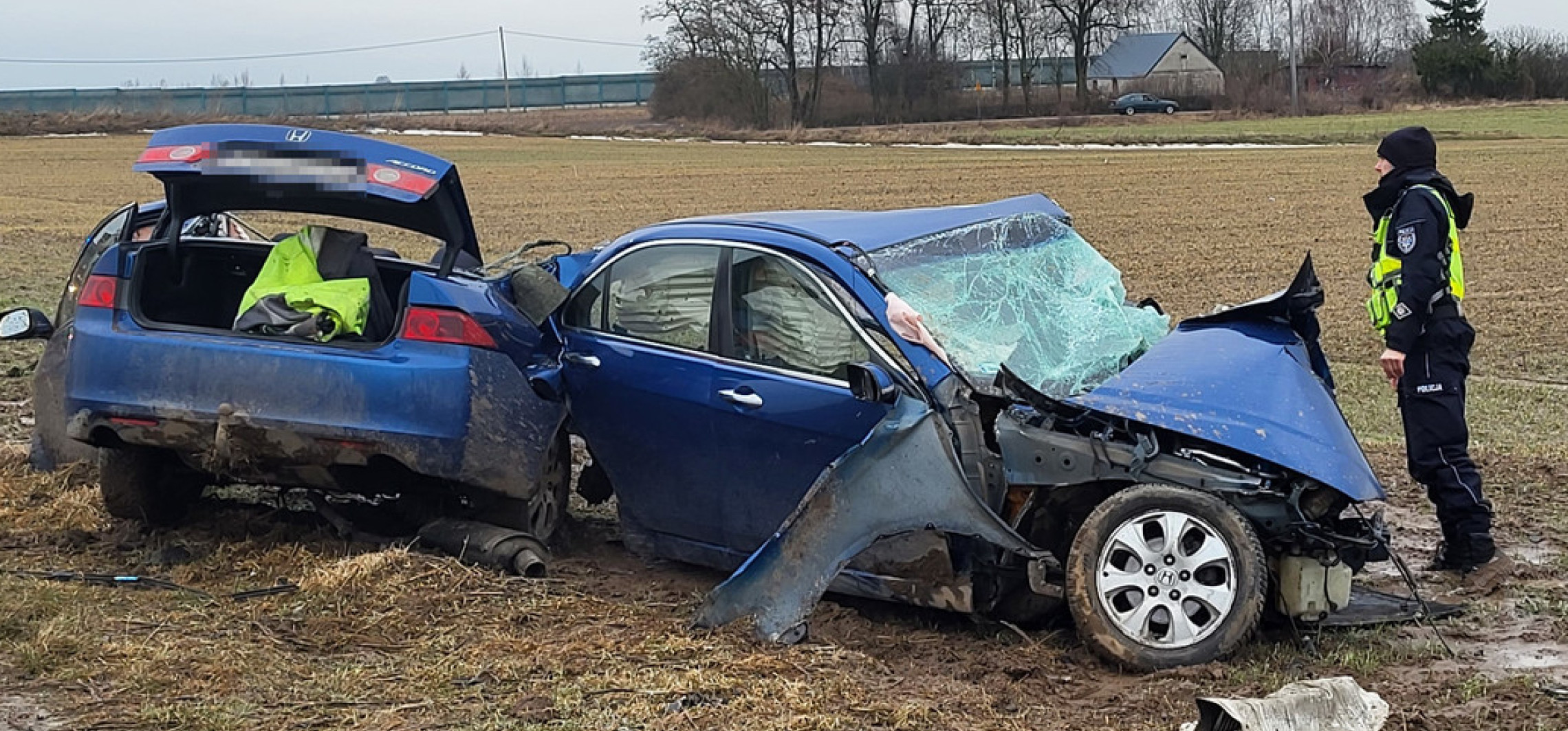 To nie dwa auta, ale jedno. Tragedia na Kujawach - zginął 19-latek