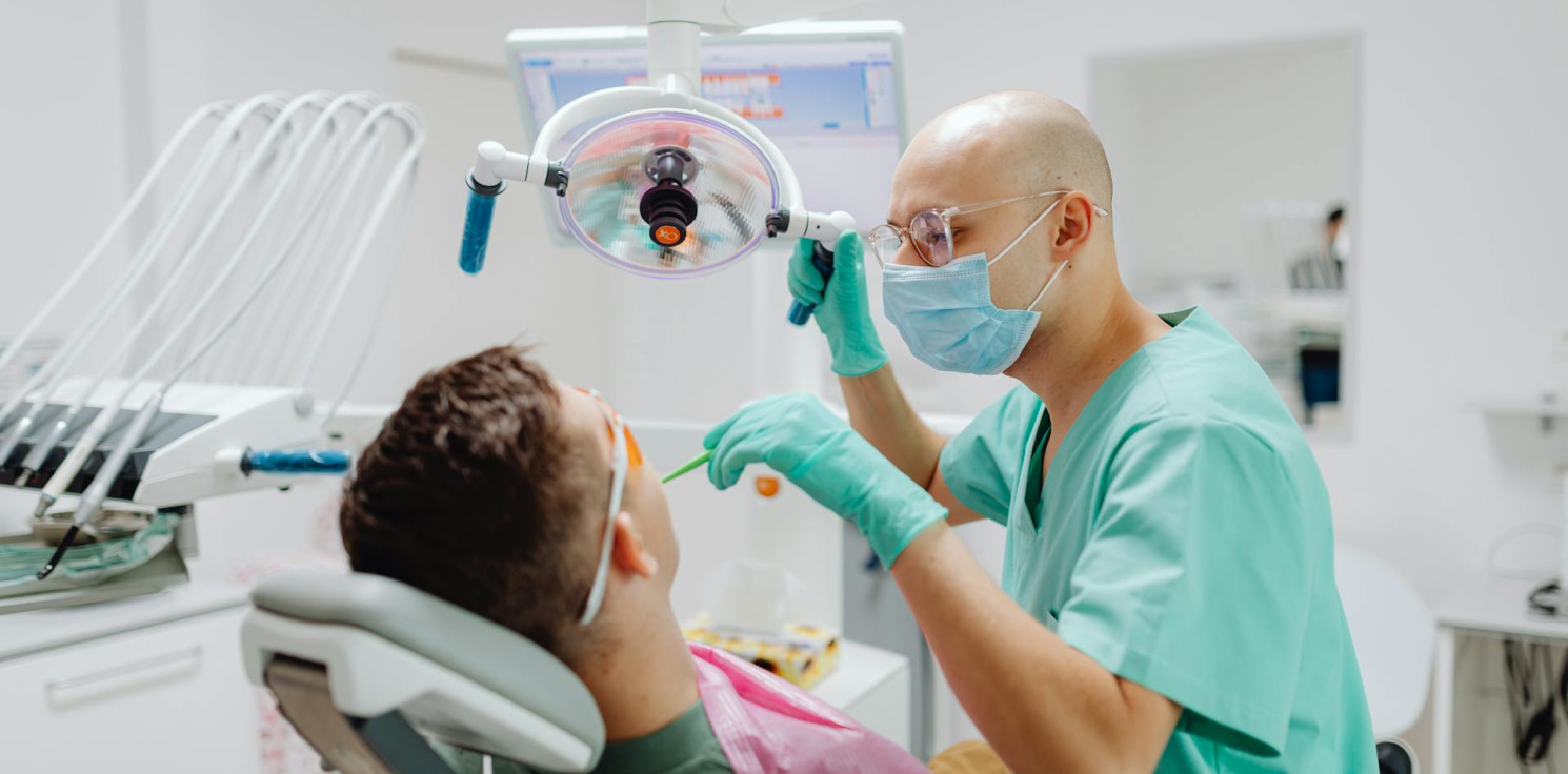 Region - Dlaczego warto wykonać implanty zębów we Lwowie – jakość leczenia i nowoczesne technologie