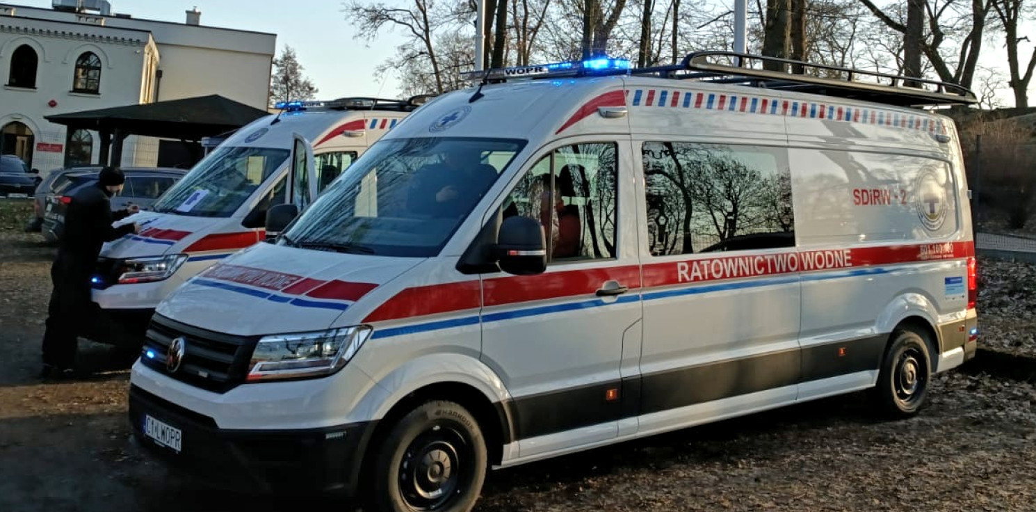 Kruszwica.online - Ratownicy z Kruszwicy z nowym superautem. Na dachu ma lądowisko dla dronów