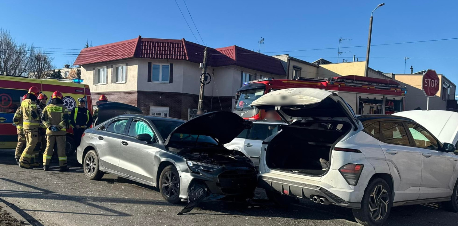 Inowrocław - Cztery samochody zderzyły się na skrzyżowaniu. Są poszkodowani