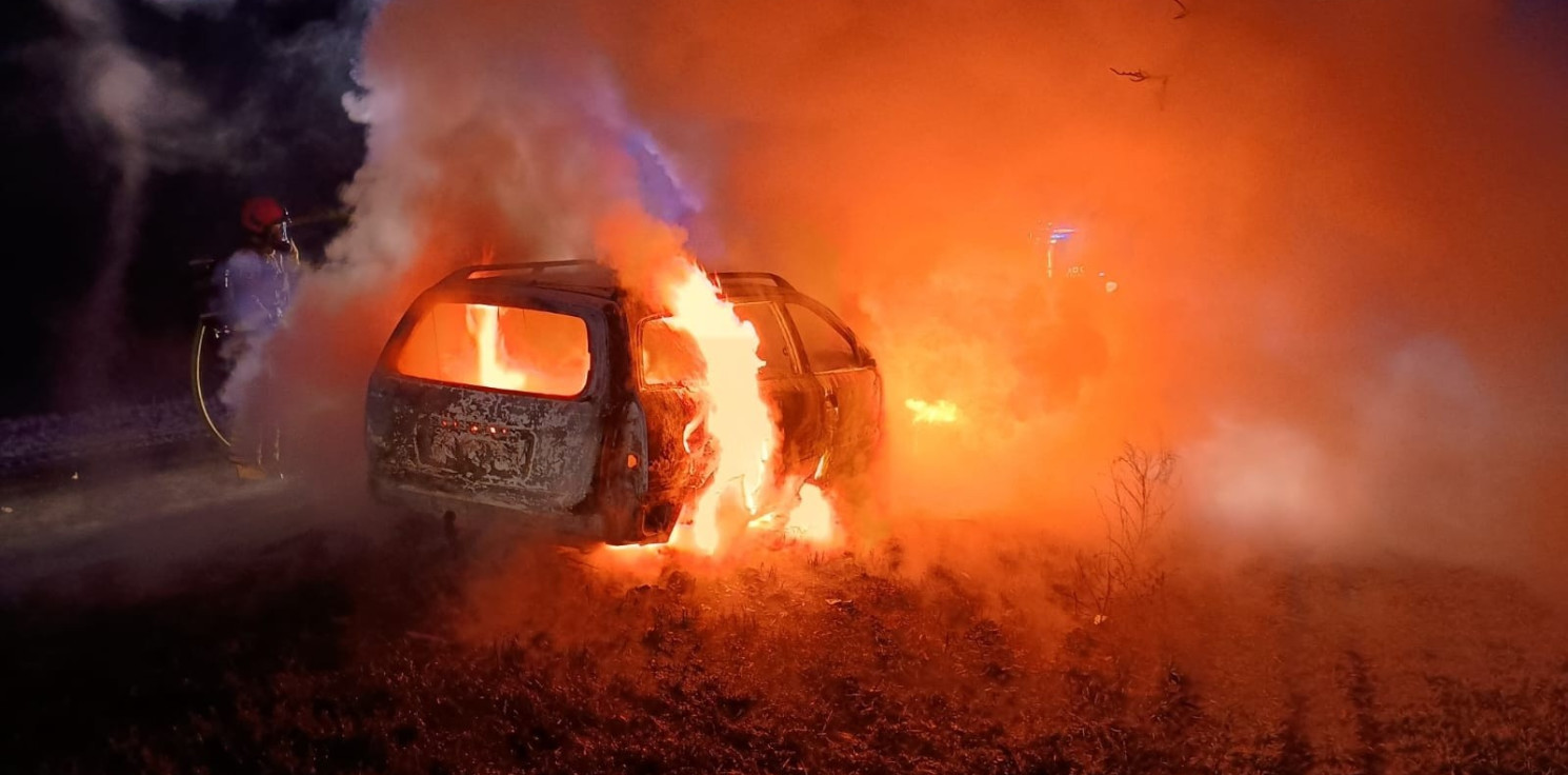 Kruszwica.online - Nocny pożar samochodu pod Inowrocławiem