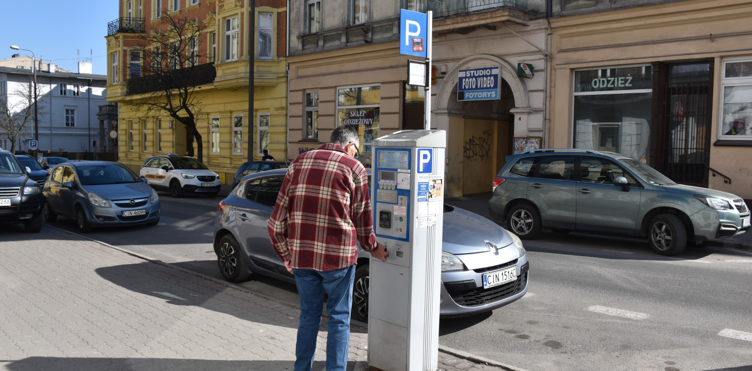 Inowrocław - Ponad 100 darmowych miejsc parkingowych w centrum Inowrocławia. Dla kogo?