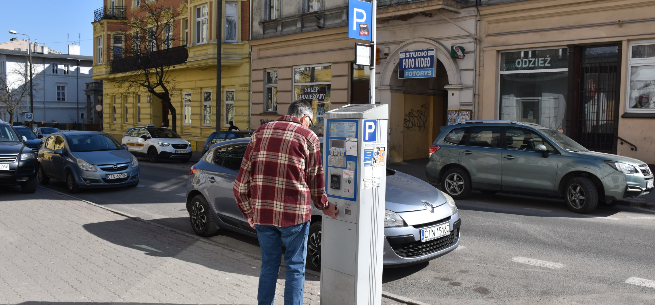 Ponad 100 darmowych miejsc parkingowych w centrum Inowrocławia. Dla kogo?