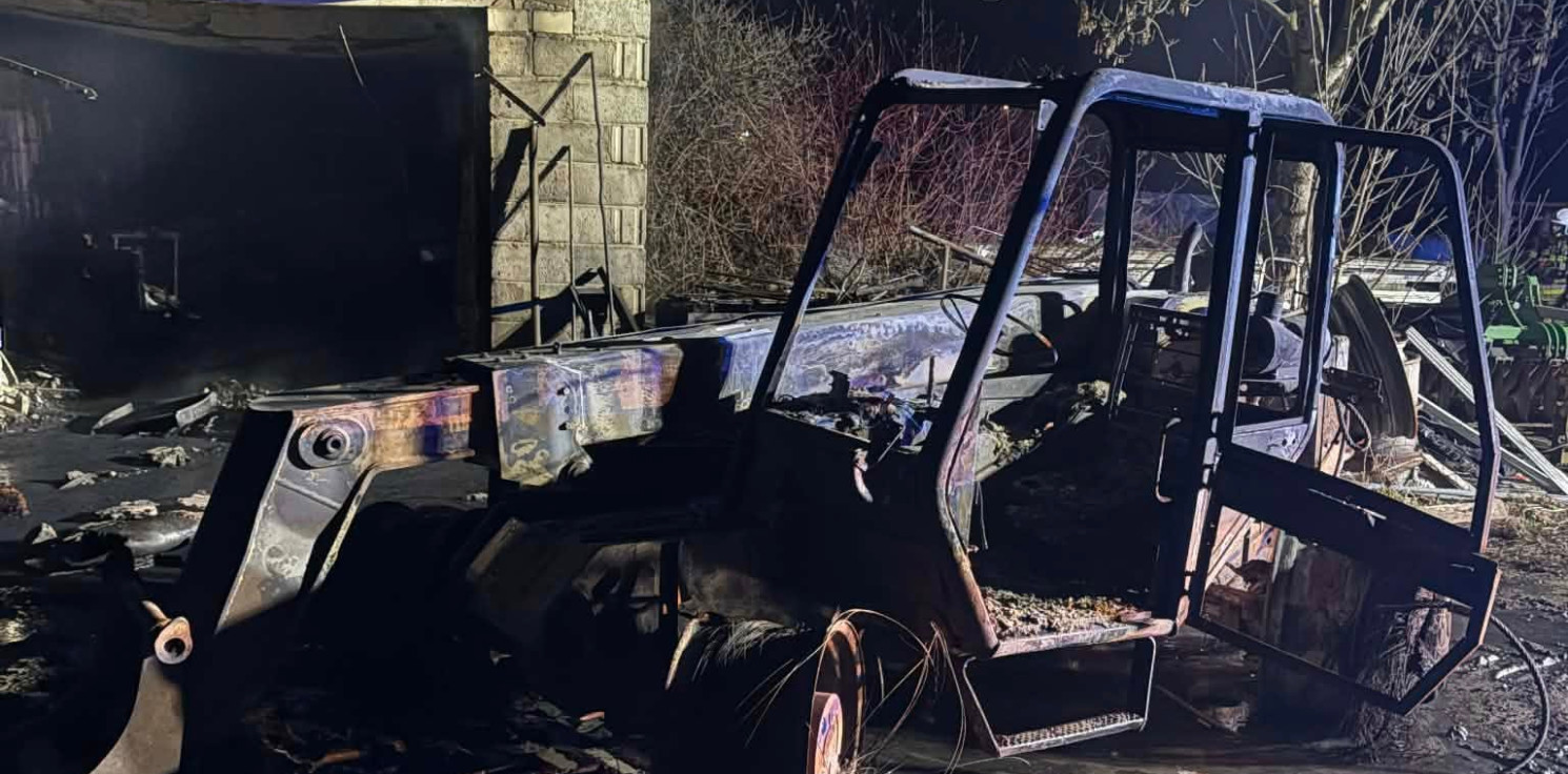 Mogilno - W nocnym pożarze spłonęły maszyny rolnicze