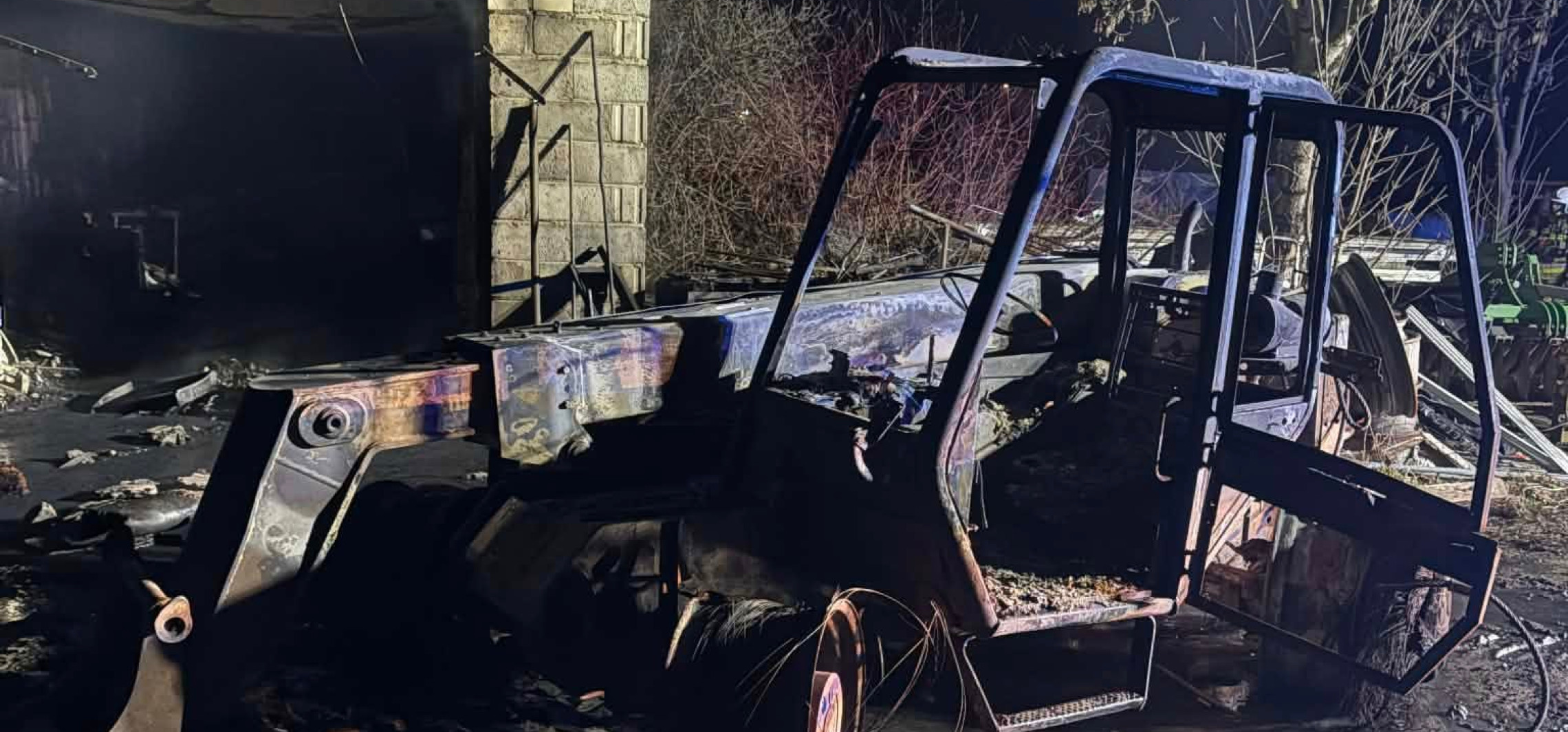 W nocnym pożarze spłonęły maszyny rolnicze