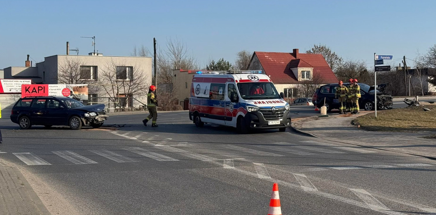 Inowrocław - Zderzenie dwóch samochodów na Poznańskiej