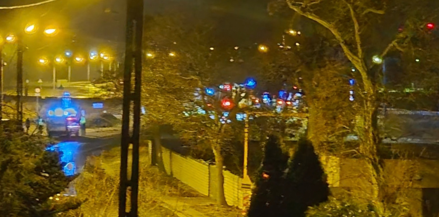 Inowrocław - Kierowca utknął na zamkniętym przejeździe kolejowym