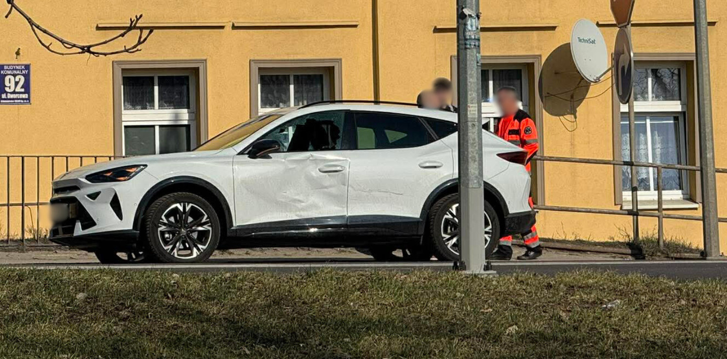 Inowrocław - Utrudnienia w centrum po kolizji dwóch aut