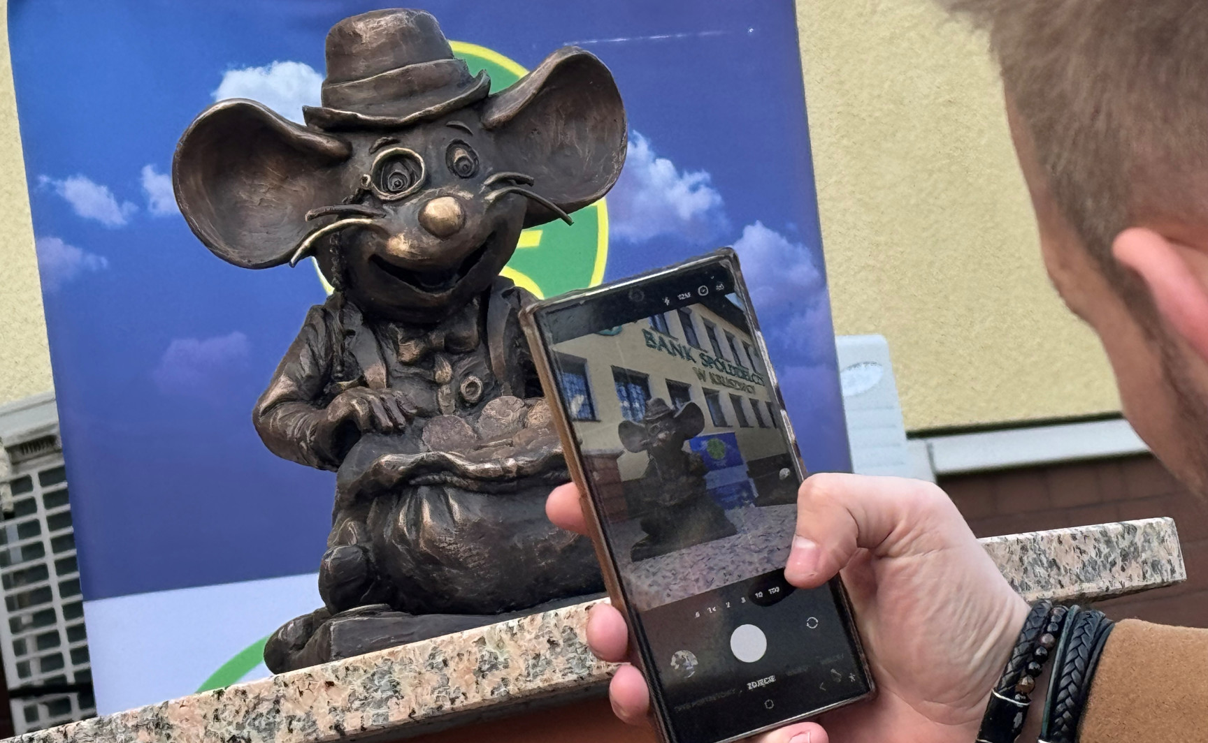 Myszka Miki ma brata w Kruszwicy. Wyrzeźbił go inowrocławianin