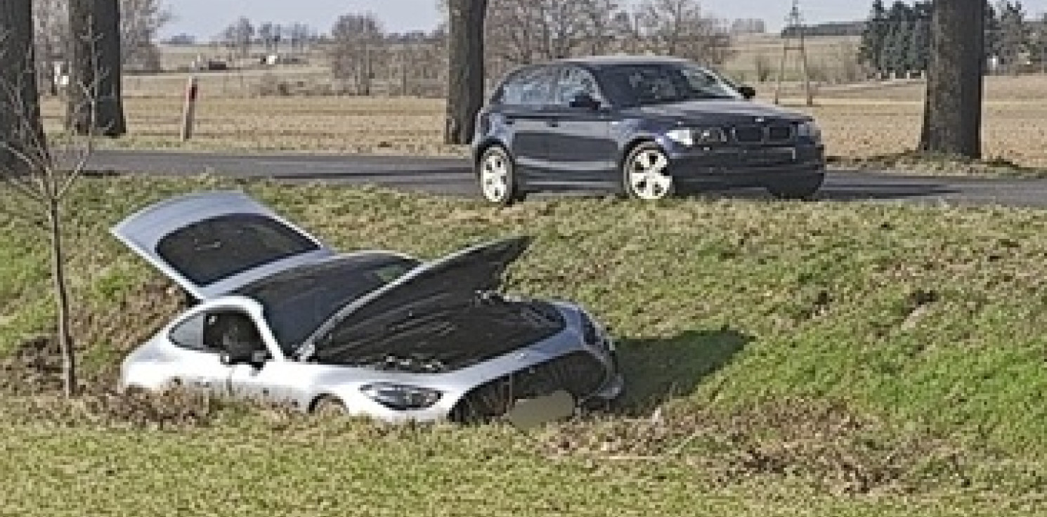 Region - Wart milion zł Mercedes uszkodzony w zderzeniu trzech aut