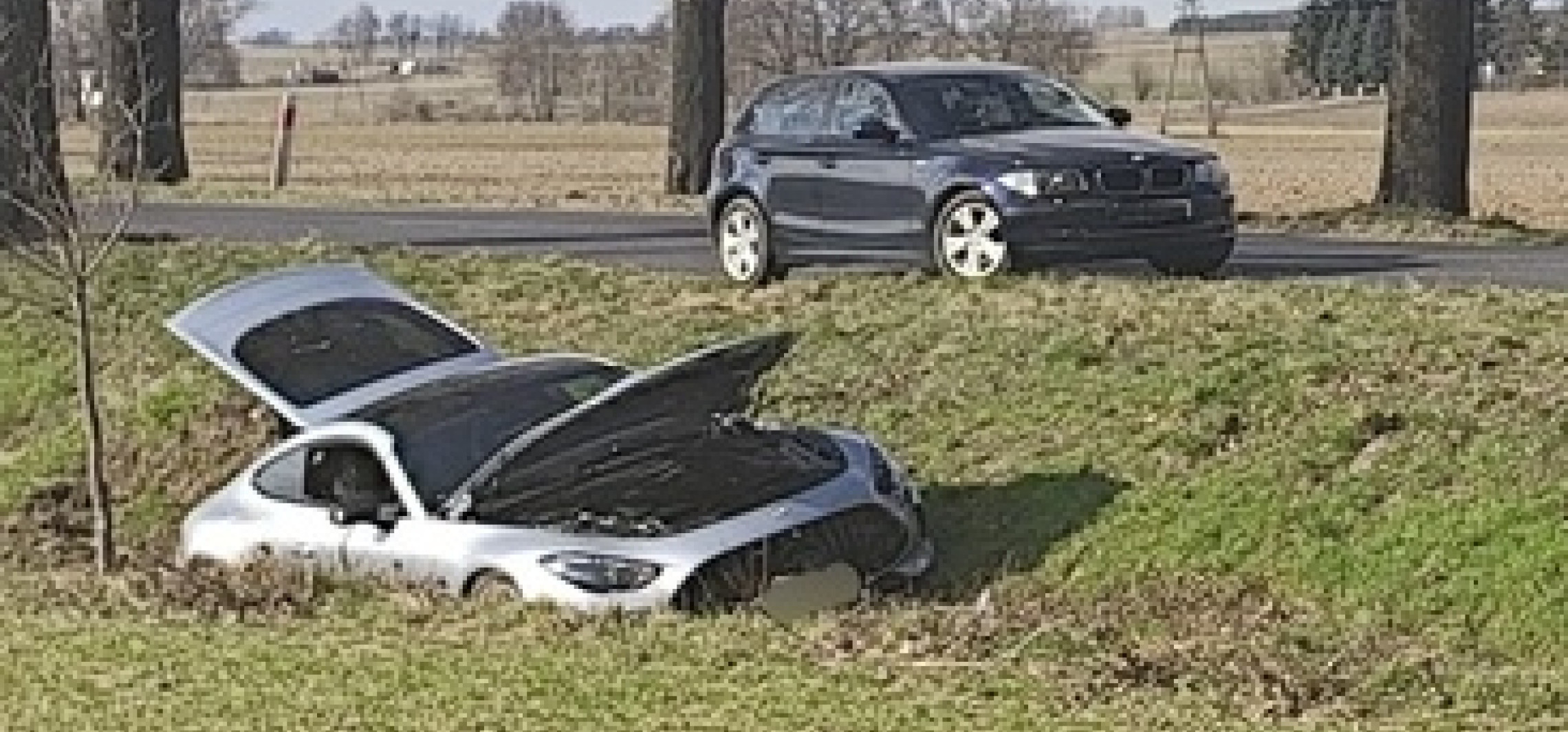 Wart milion zł Mercedes uszkodzony w zderzeniu trzech aut