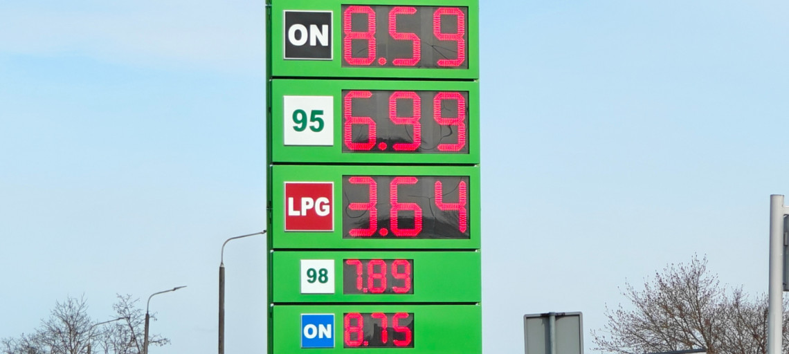 W poniedziałek lepiej odpuścić tankowanie. We wtorek będzie taniej