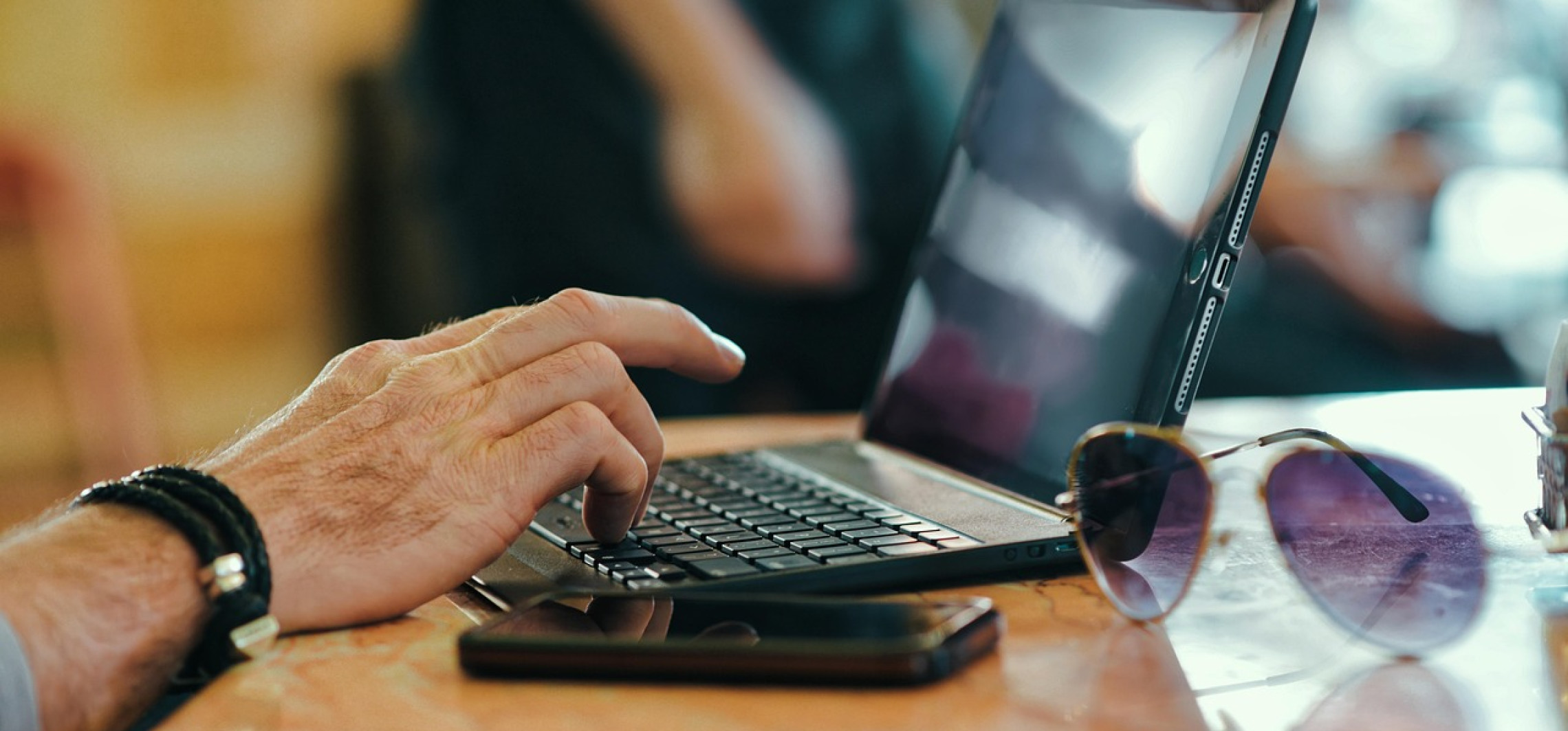 75-latek stracił ponad 200 tysięcy złotych. Skusiły go kryptowaluty