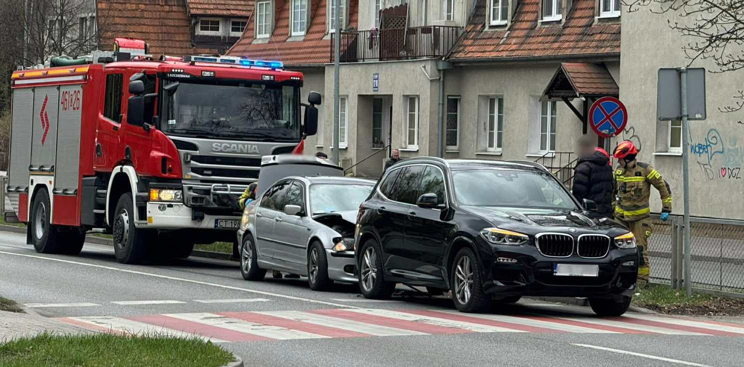 Inowrocław - Dwa BMW zderzyły się w centrum