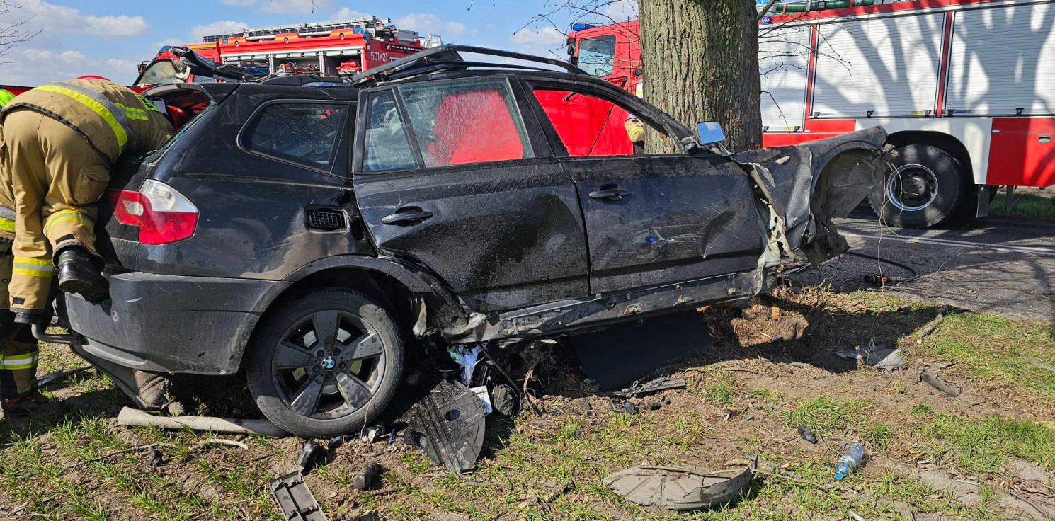Region - BMW uderzyło w drzewo. Kierowca zginął na miejscu