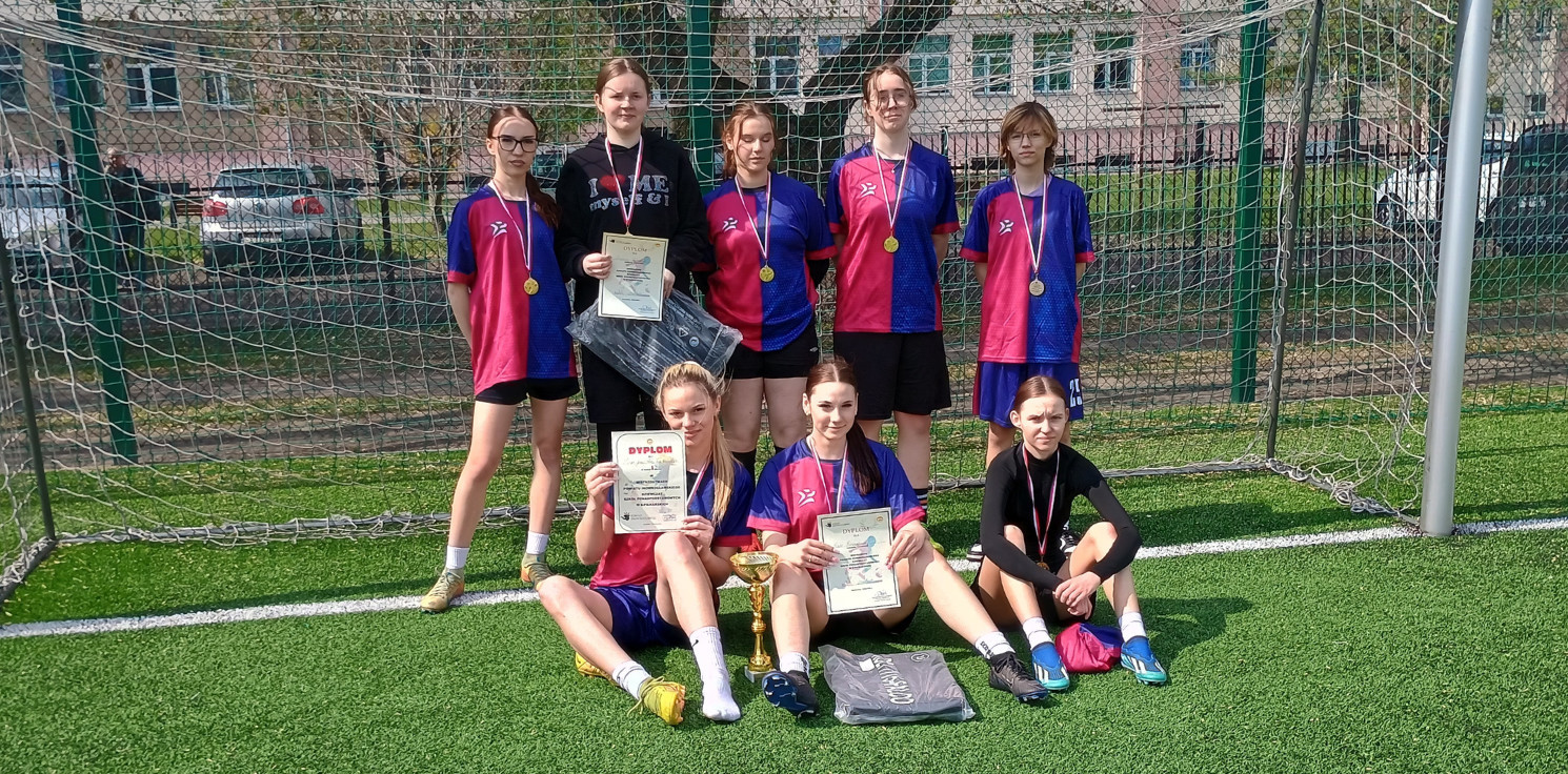 Pakość.online - Piłkarki z Kościelca najlepsze w powiecie