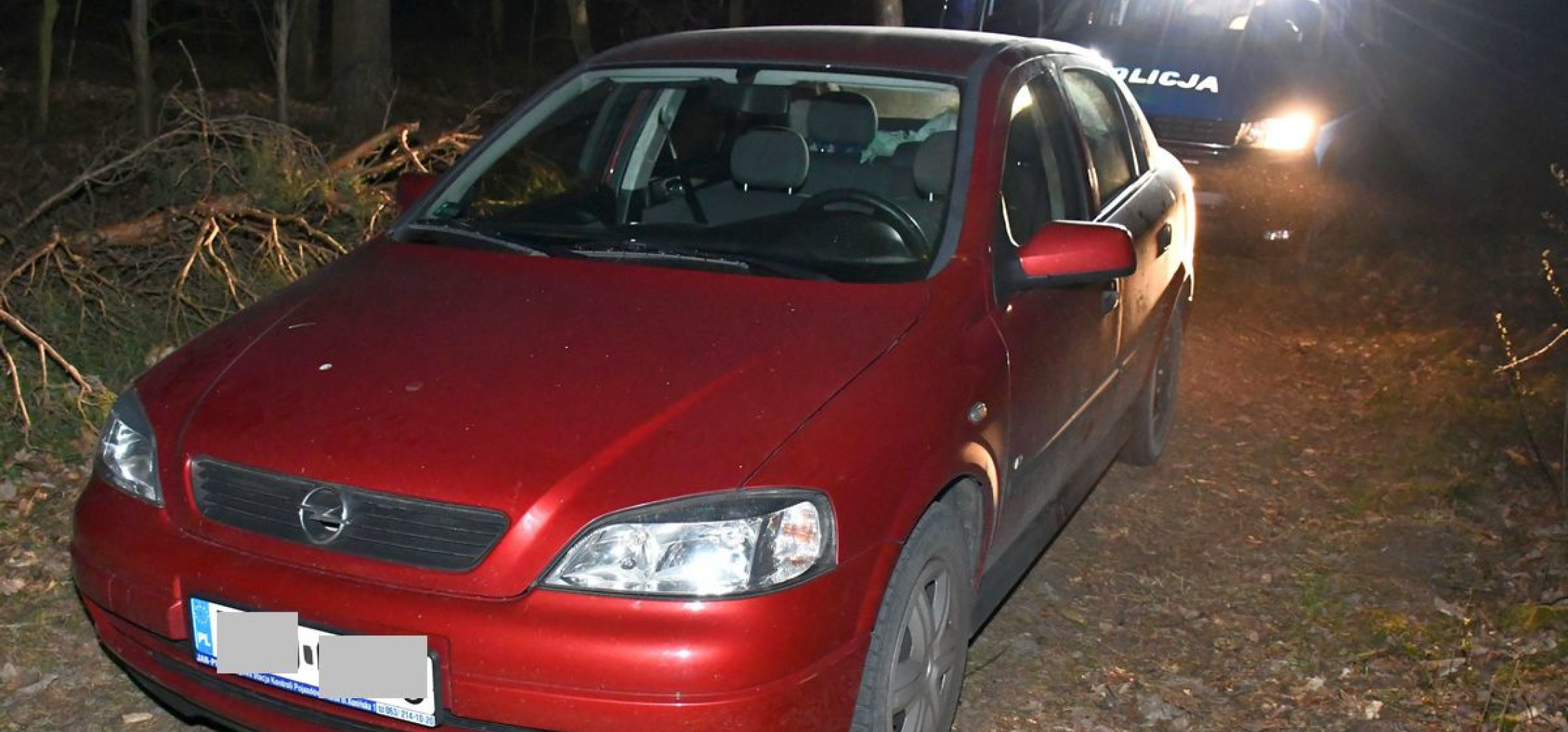 Uciekał przed policją i częstował pasażerki narkotykami