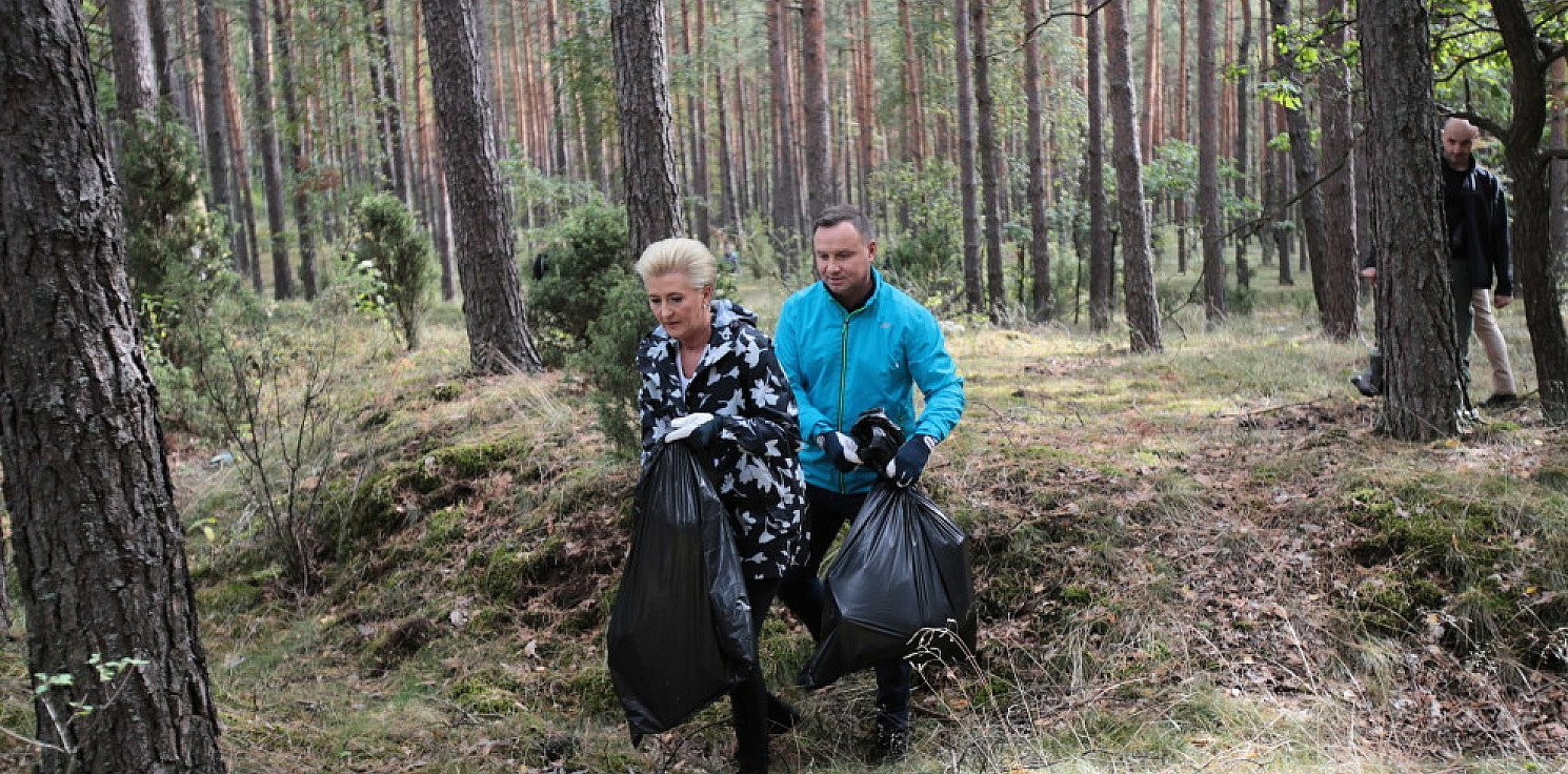 Kraj - Para prezydencka apeluje o sprzątanie lasów i zabieranie z nich śmieci