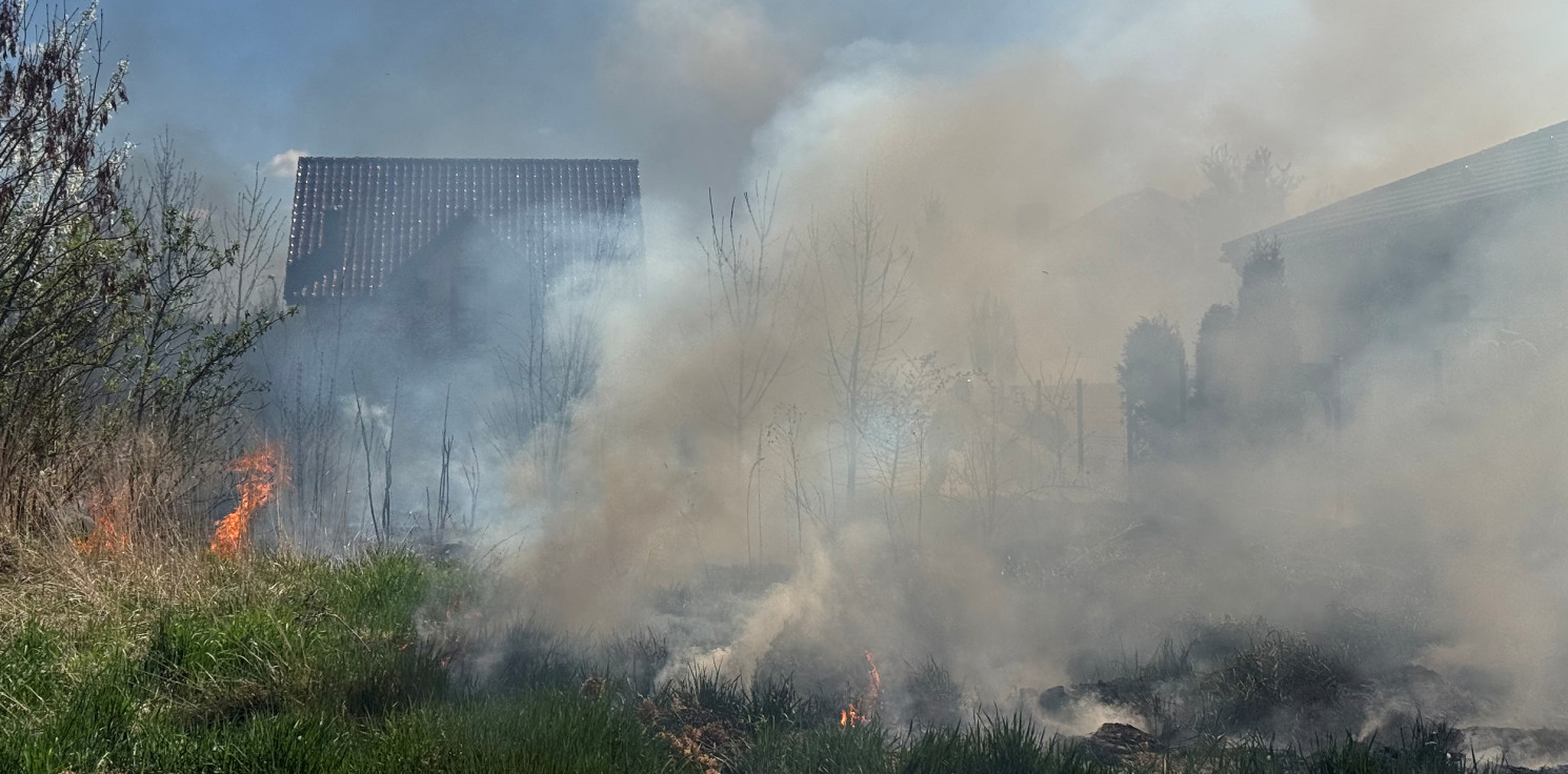 Inowrocław - Pożar przy Radosnej. Zagrożone były domy