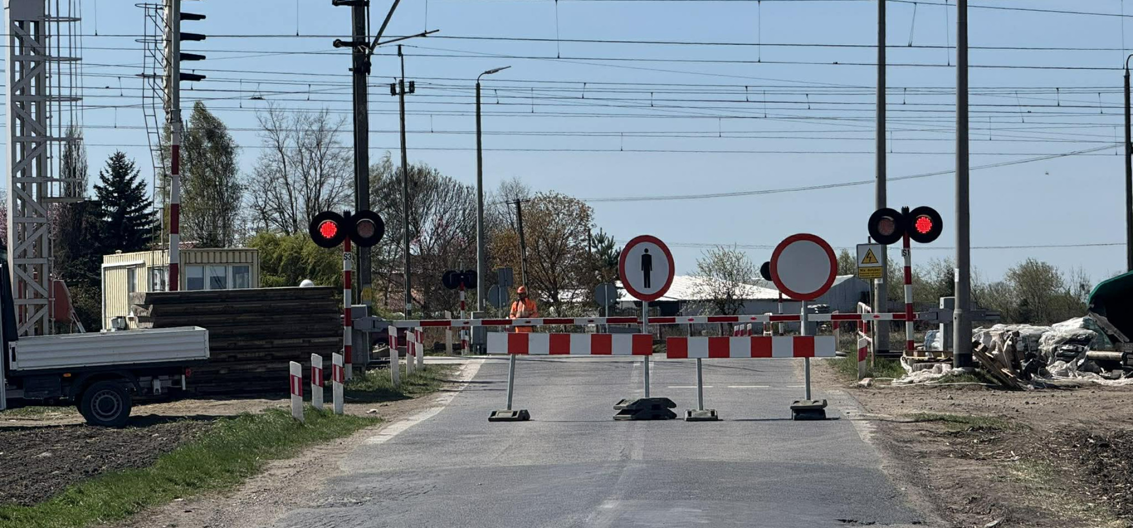 Zamknięto przejazd w Batkowie. Wyznaczono objazdy